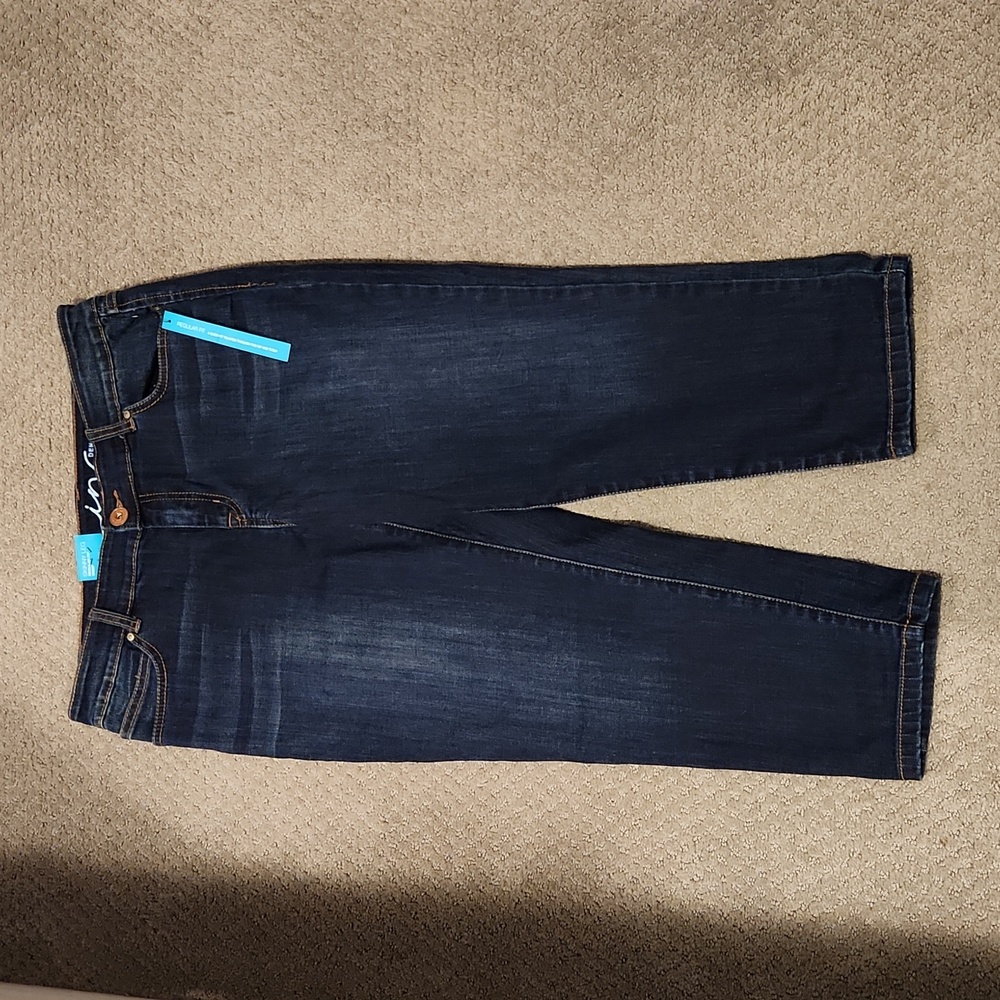 NEW INC Skinny Leg Capris NEW WITH TAGS ATTACHED = 12P